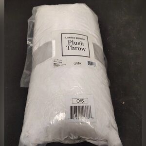 NWT Ulta Limited Edition Plush Throw - White